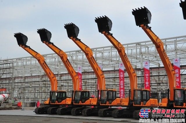 行业延续复苏态势挖掘机与装载机销量均实现双位数同比增长 投研报告(图1)