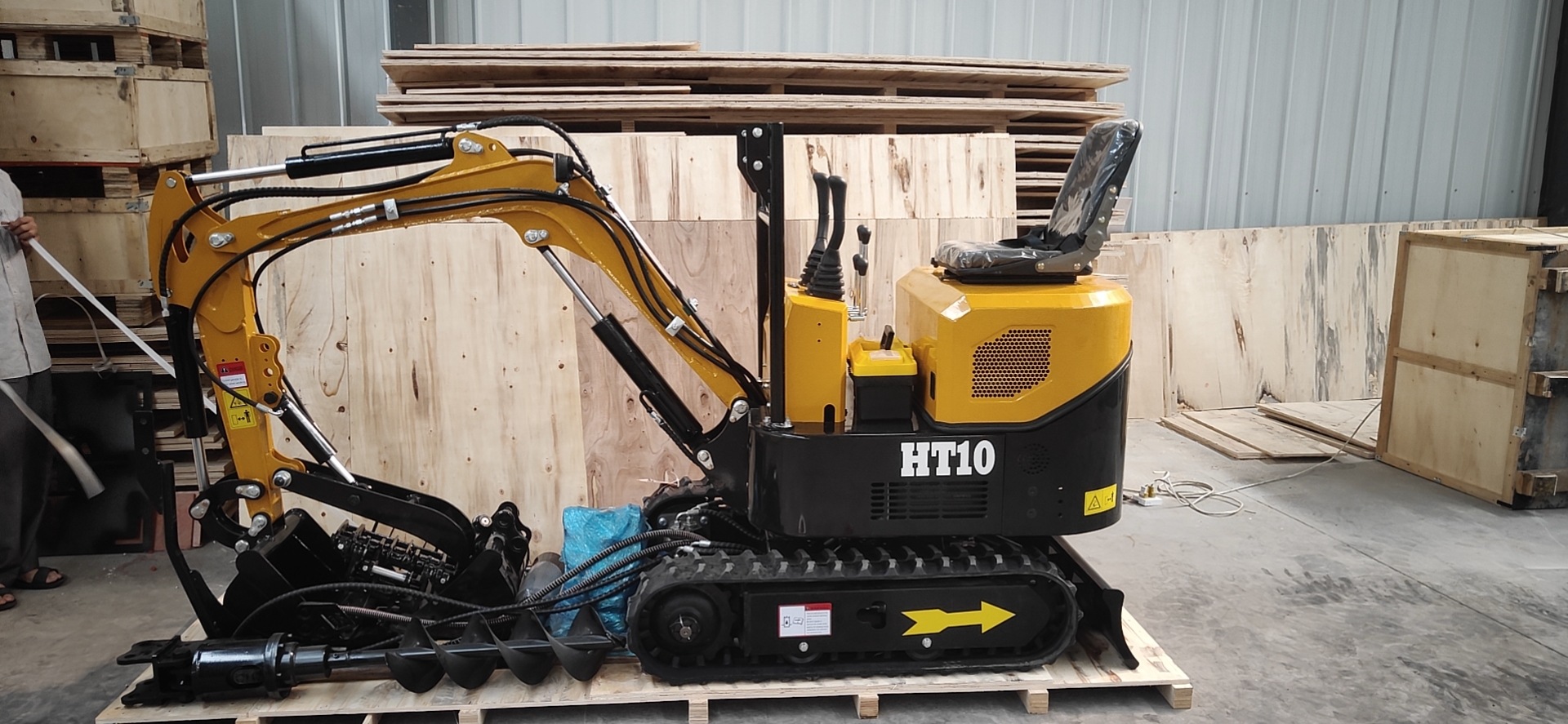 画里有话丨中国智造“向新攀高”(图1)