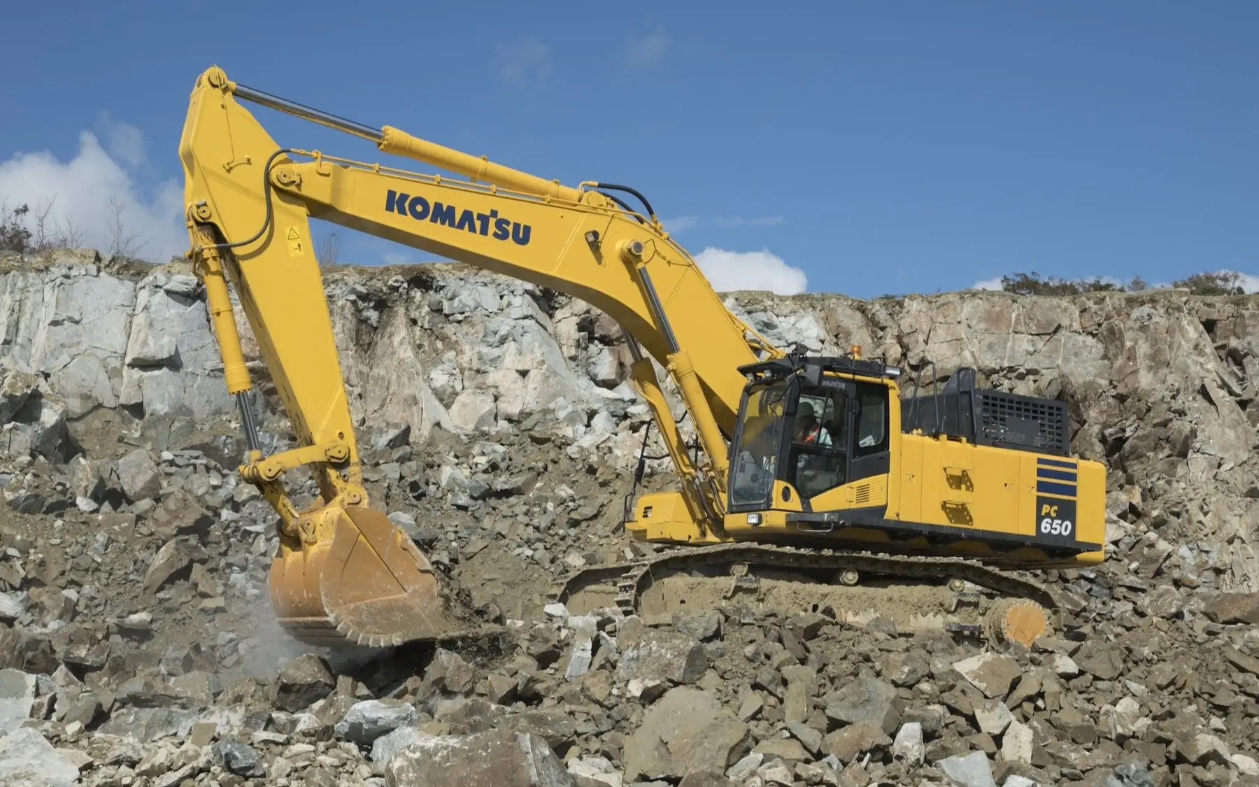 矿山主力实力领航小松PC700LC-11M0挖掘机(图1)